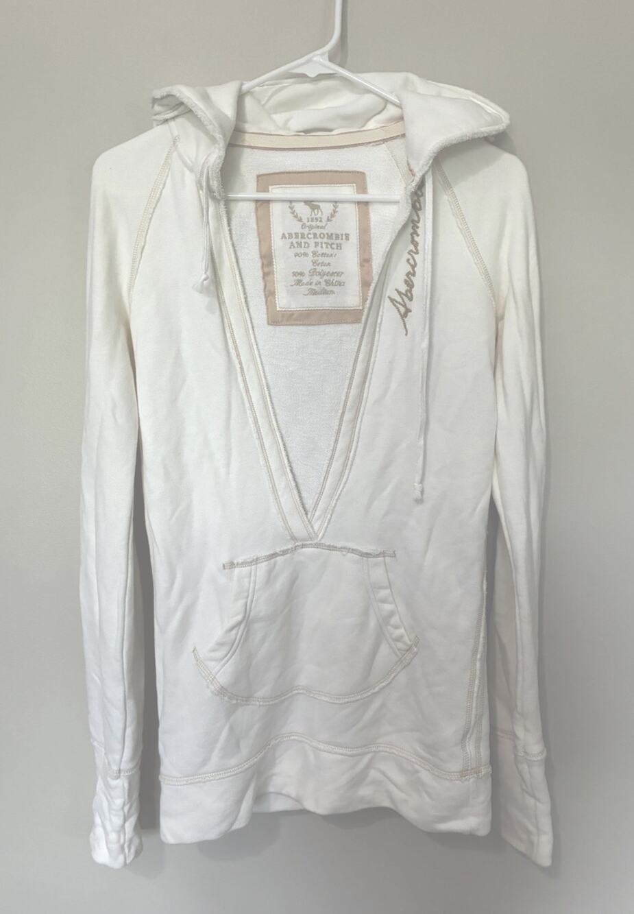 Vintage Y2K Abercrombie & Fitch Women's M White deep v-neck Pullover Hoodie